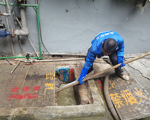 红毛镇清掏化粪池