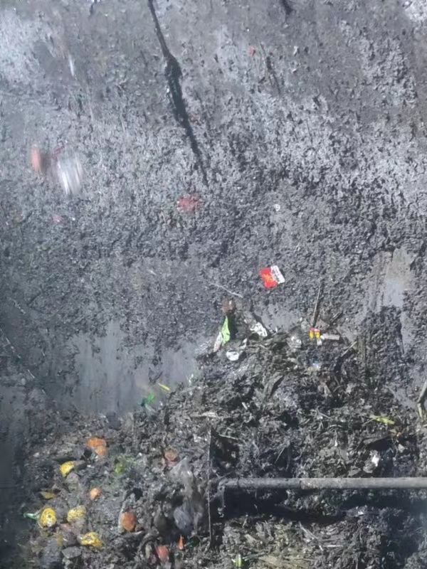 红毛镇污水池清理