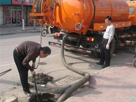 红毛镇清掏化粪池，健康生活从这里开始